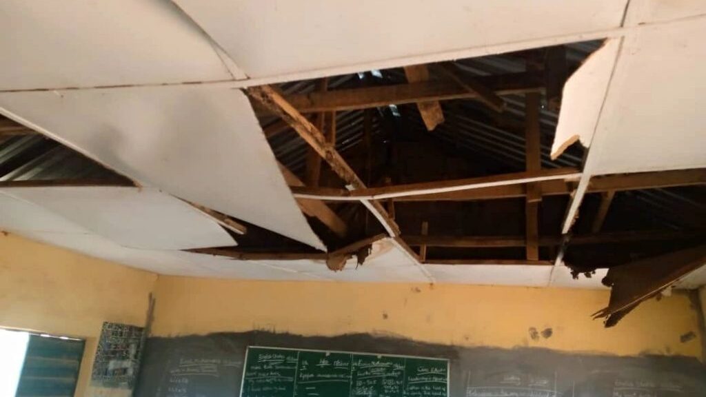 Image showing the damages at the school supporting our mission around school renovation.